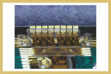 400 GHz 8×1 Transmitter and Receiver Front-Ends With Metastructured On-Chip Antennas